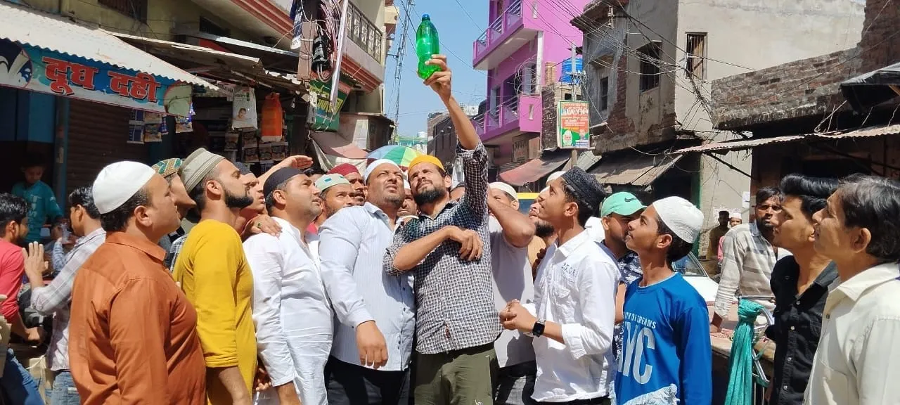 संभल: हरे रंग के कोल्ड-ड्रिंक में धार्मिक स्थल की परछाईं की बात निकली झूठी 