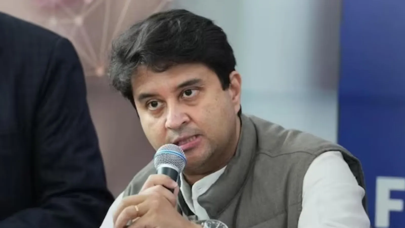 कांग्रेस के पास देश के खिलाफ काम करने वाले देशद्रोहियों के अलावा कोई विचारधारा नहीं बची : ज्योतिरादित्य सिंधिया 