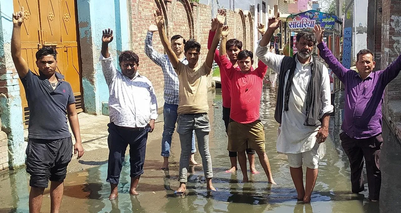 मेरठ: नासूर बनी जलभराव की समस्या, लोगों ने किया हंगामा