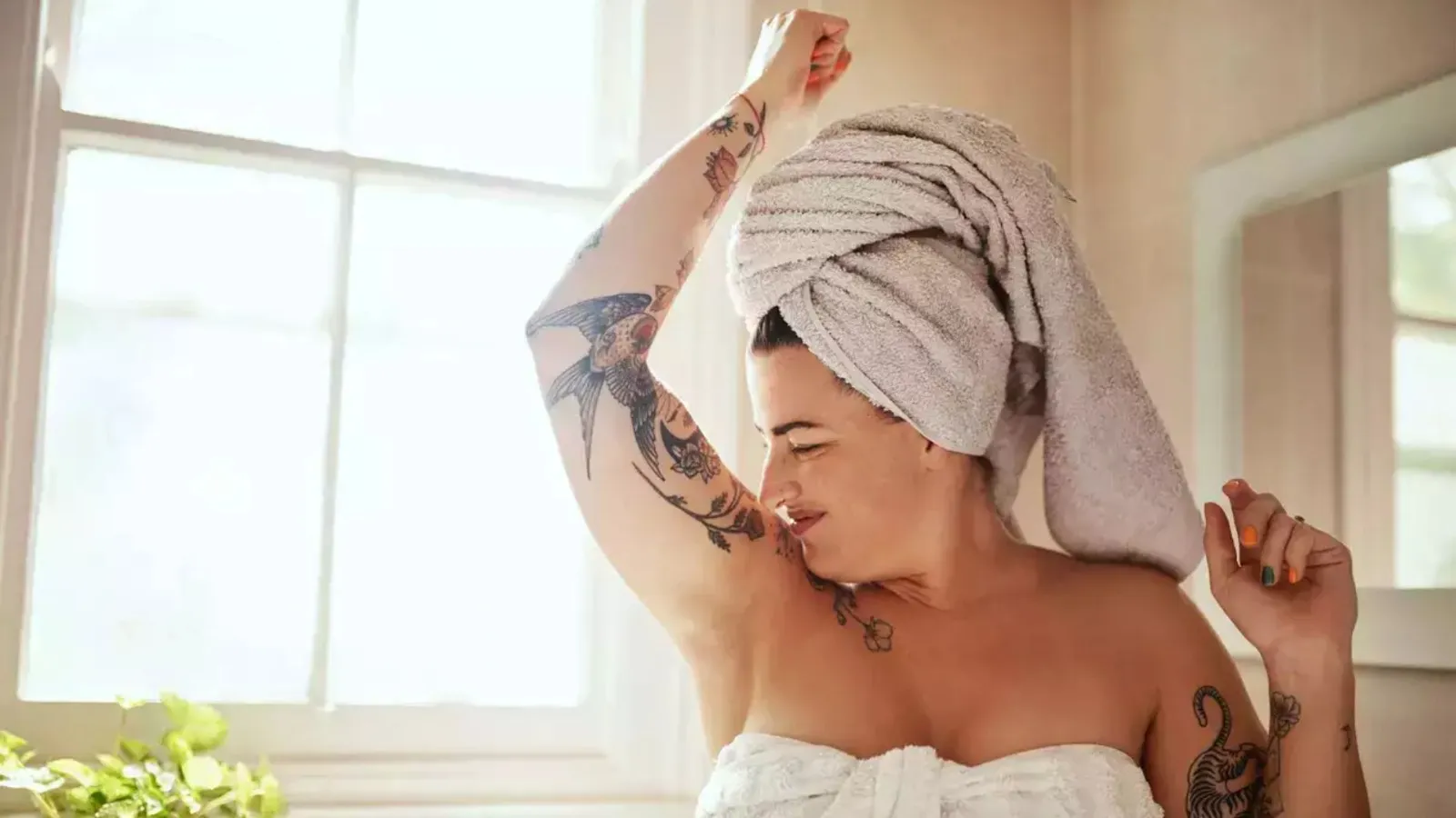 सेंधा नमक के पानी से लेकर नीम तक, पसीने की बदबू से छुटकारा दिलाएंगे ये घरेलू उपाय