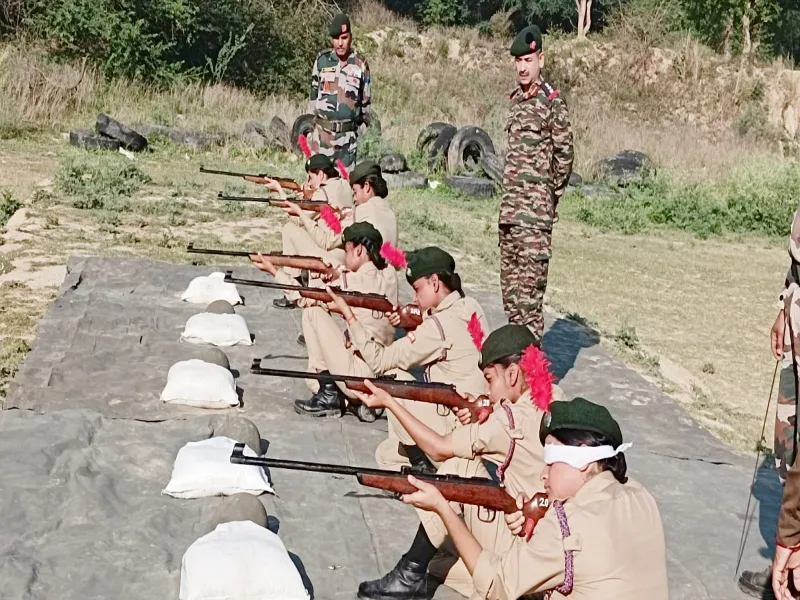 लखनऊ: राष्ट्रीय शूटिंग प्रतियोगिता के लिए NCC कैडेटों की फायरिंग अभ्यास और चयन जारी