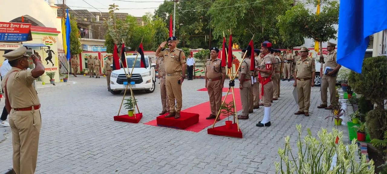 रामपुर: स्वार पहुंचे एडीजी, पुलिस अधिकारियों के साथ ली बैठक