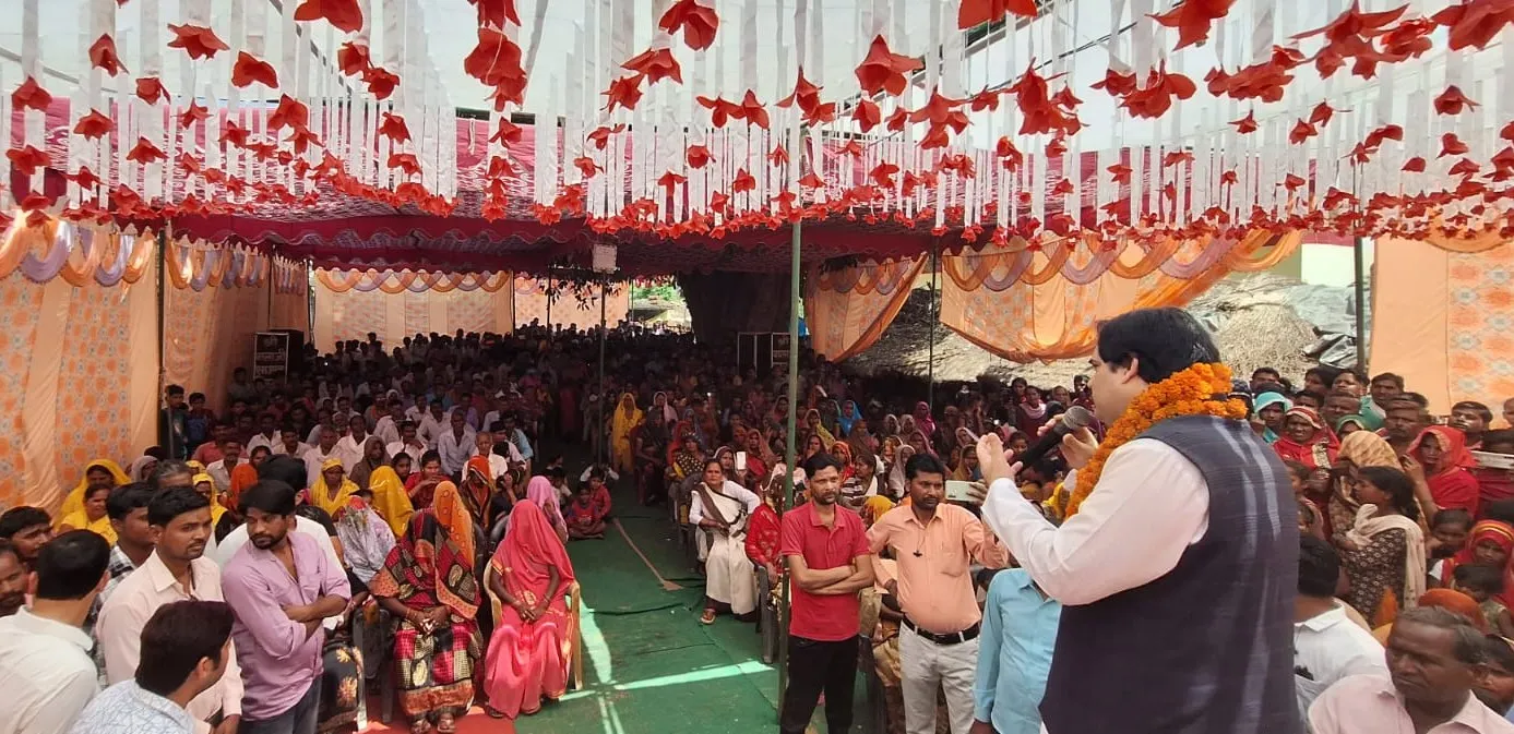 पीलीभीत: कुछ नेता चुनाव में वादे करते हैं, फिर मुड़कर नहीं देखते, सांसद वरुण गांधी ने बरखेड़ा क्षेत्र में किया जनसंवाद