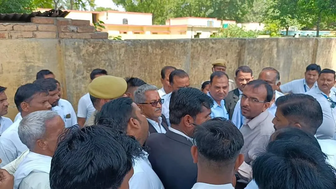 शाहजहांपुर: पहले दिन दाखिल नहीं हुआ कोई नामांकन, आठ सौ पर्चों की हुई बिक्री