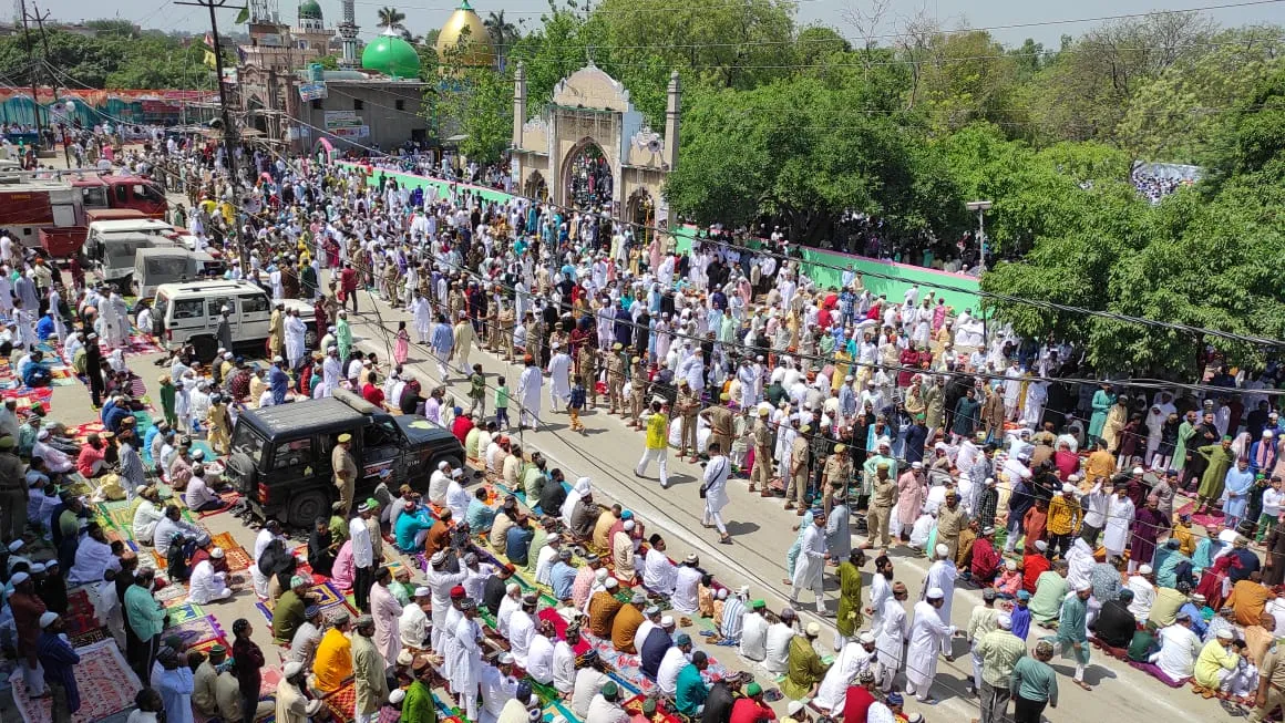  बरेली: पूरे उल्लास के साथ मनाई जा रही ईद-उल-फितर, दरगाह आला हजरत, ईदगाह, खानकाह-ए-नियाजिया में हुई ईद की नमाज