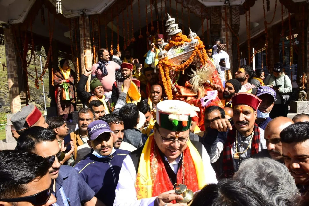 Chardham Yatra 2023: मुख्यमंत्री पहुंचे मां यमुना मंदिर, गंगोत्री-यमुनोत्री के कपाट खुलते ही हुए भव्य दर्शन 
