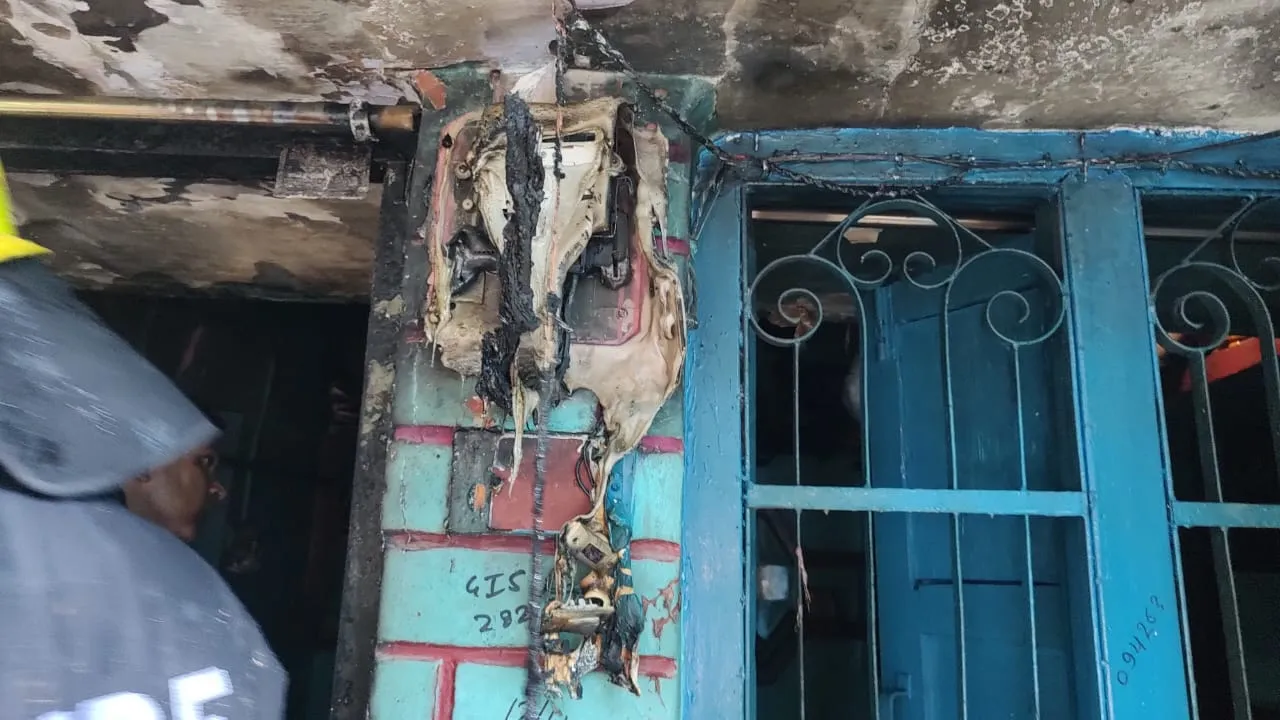 हल्द्वानी: खाना बनाने के दौरान सिलेंडर से निकला रेगुलेटर, लगी भीषण आग, तीन लोग झुलसे