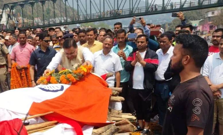 बागेश्वर: कैबिनेट मंत्री चन्दन राम दास को  सरयू घाट पर जनसैलाब ने नम आंखों से दी अंतिम विदाई