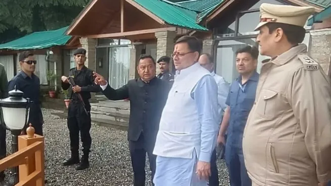 नैनीताल: सीएम पहुंचे मुक्तेश्वर की वादियों में...लोगों ने गिनाई समस्याएं