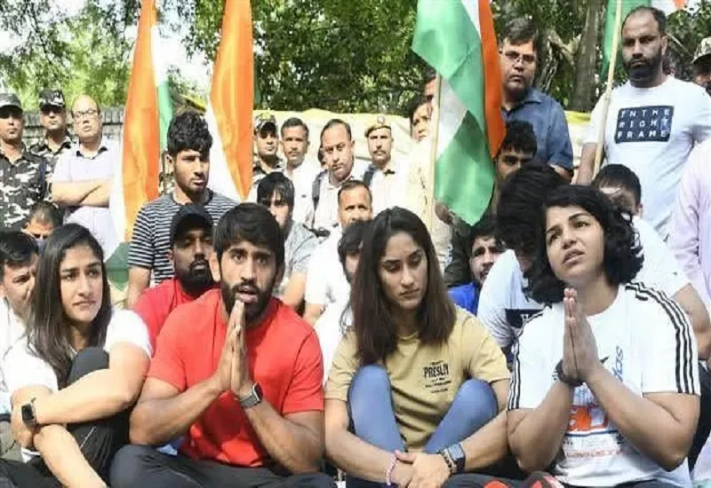 Wrestlers Protest : 'सड़क पर न्याय के लिए एथलीटों का उतरना दुखद', प्रदर्शनकारी पहलवानों के समर्थन में आए नीरज चोपड़ा