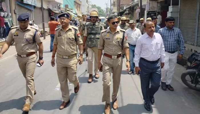 Atiq Ahmed हत्याकांड के बाद Farrukhabad में पुलिस ने की गश्त, अधिकारियों की सोशल मीडिया पर रही नजर