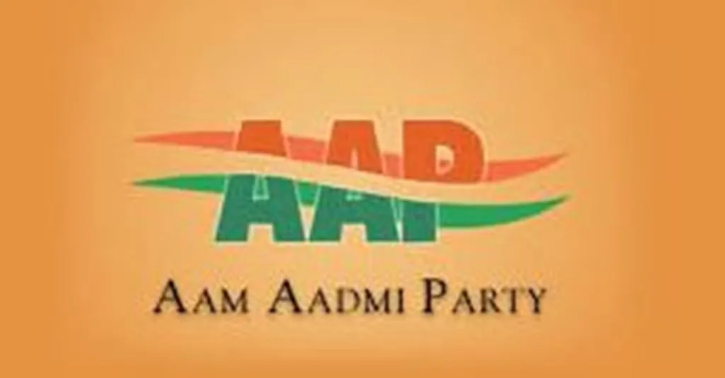 ‘आप’ ने उपराज्यपाल पर दिल्ली सरकार की परियोजनाओं का श्रेय लेने का लगाया आरोप 