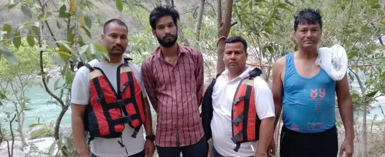 ऋषिकेश: पांडव पत्थर में पैर फिसला, गंगा नदी में बहा पर्यटक