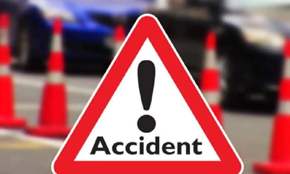 पीलीभीत: पूर्णांगिरि से लौट रहे श्रद्धालुओं की ईको पलटी, मां की मौत, बेटी गंभीर