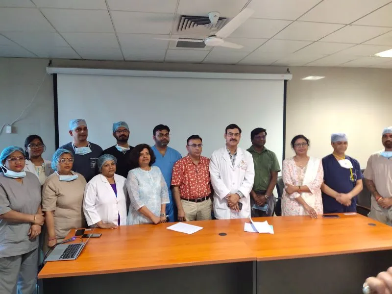 एसजीपीजीआई : दस साल की बच्ची का कंधे से कटकर अलग हो गया था हाथ, डॉक्टरों ने जटिल सर्जरी कर जोड़ा