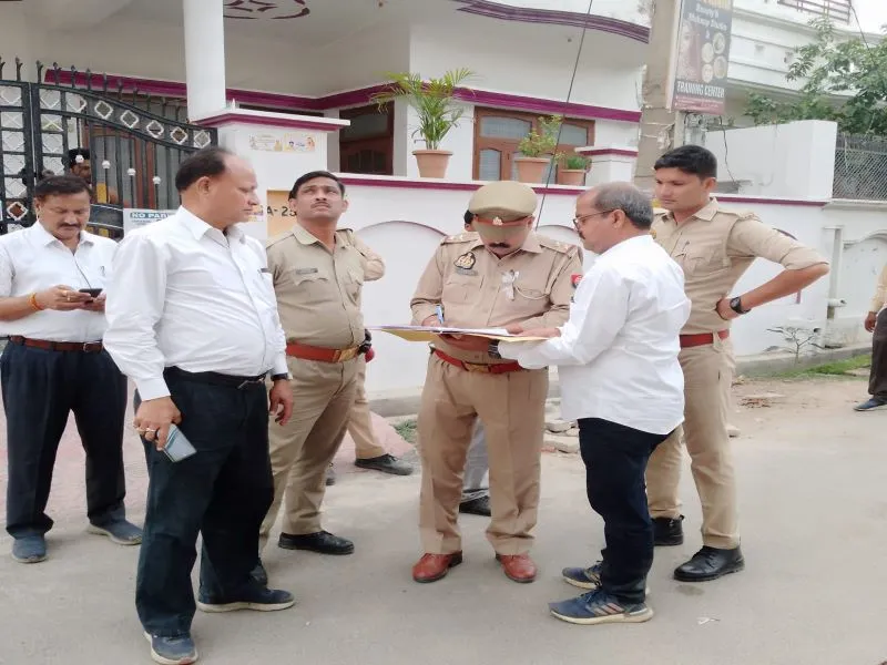 लखनऊ : अपार्टमेंट, कॉम्पलेक्स व रो-हाउस सील 