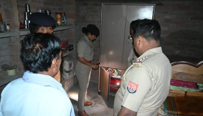 Auraiya : प्रधान की पत्नी के हाथ-पैर बांधकर की लूटपाट, घर में अकेली थी महिला, पुलिस बोली- जल्द होगा खुलासा