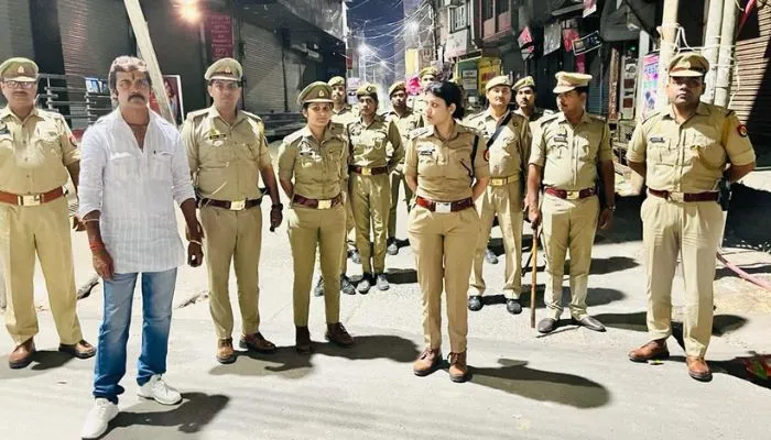 Prayagraj में Atiq Ahmed की हत्या के बाद Kannauj में हाईअलर्ट, चप्पे-चप्पे पर पुलिस तैनात