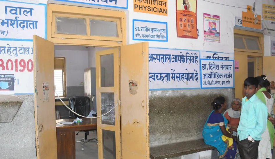 बरेली: आधे दिन की ओपीडी... लाइन में लगे रहे मरीज, समय से पहले ही चले गए डॉक्टर