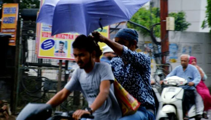 Kanpur Weather Today: चक्रवाती हवाओं का आपस में टकराव, सुबह से रुक-रुककर हो रही बारिश, जानें- मौसम विभाग का अलर्ट