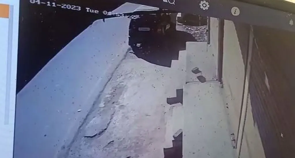 बरेली: स्मार्ट चोर ने उड़ाई सैंट्रो कार, चोरी की घटना CCTV में कैद 