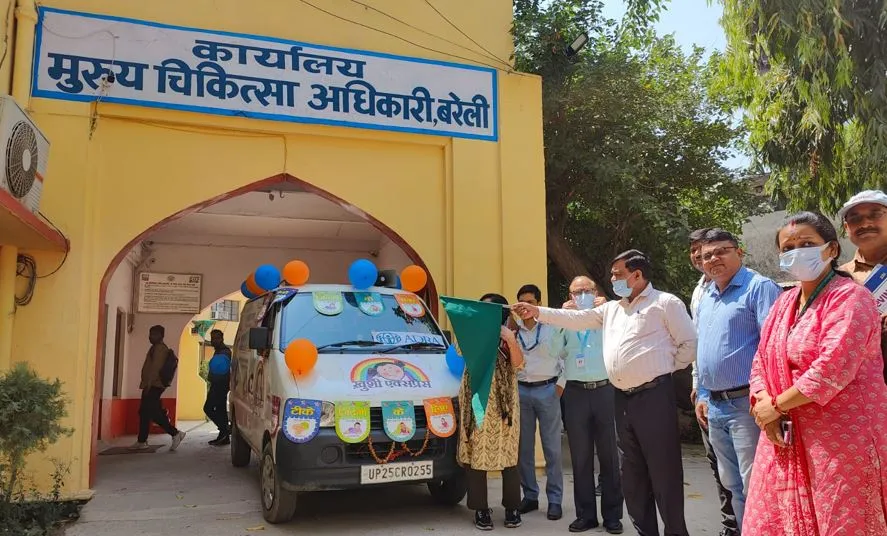 बरेली: खुशी एक्सप्रेस से अब 12 जानलेवा बीमारियों के प्रति होंगे जागरूक, CMO ने दिखाई हरी झंडी