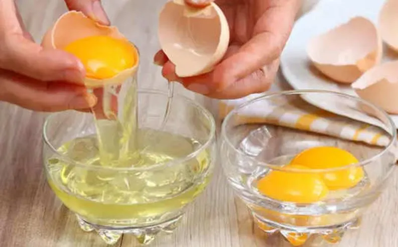 कच्चा या अधपका अंडा खा रहे हैं आप...कहीं पड़ न जाएं बीमार, जान लें हकीकत