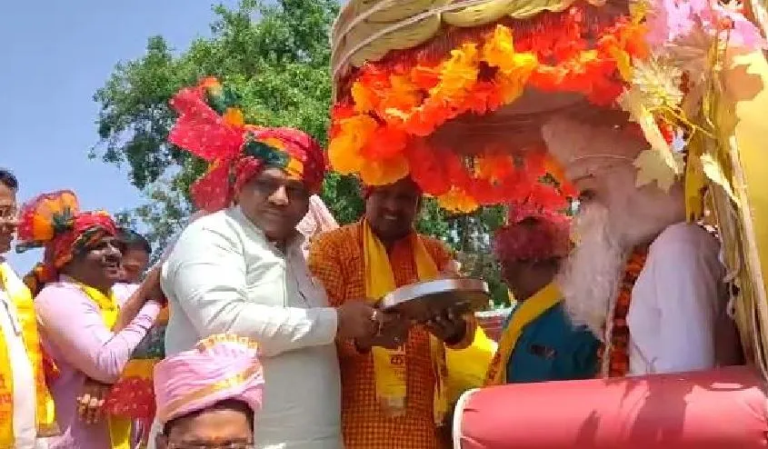 बरेली: सुभाषनगर वीर भट्टी से निकली महर्षि कश्यप की विशाल शोभायात्रा