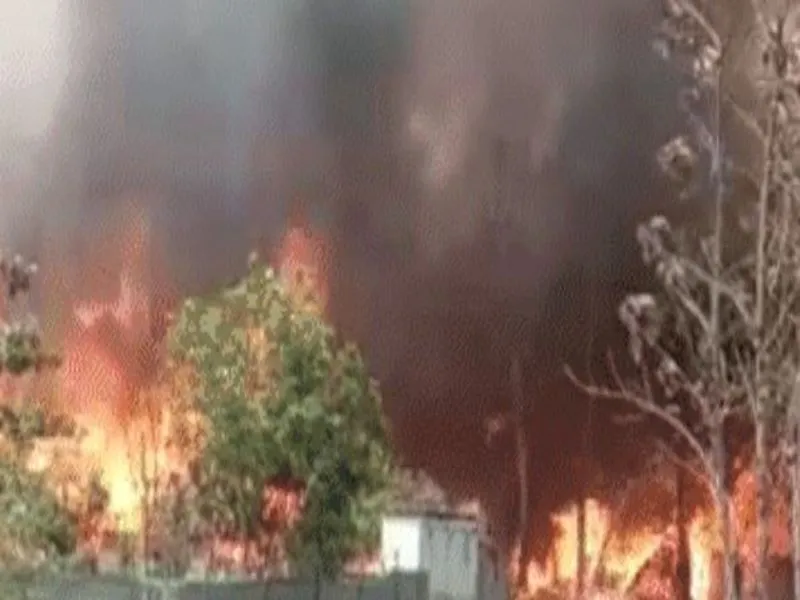 कुशीनगर में आग ने मचाई तबाही, दो बच्चों समेत एक बुजुर्ग की जलकर मौत