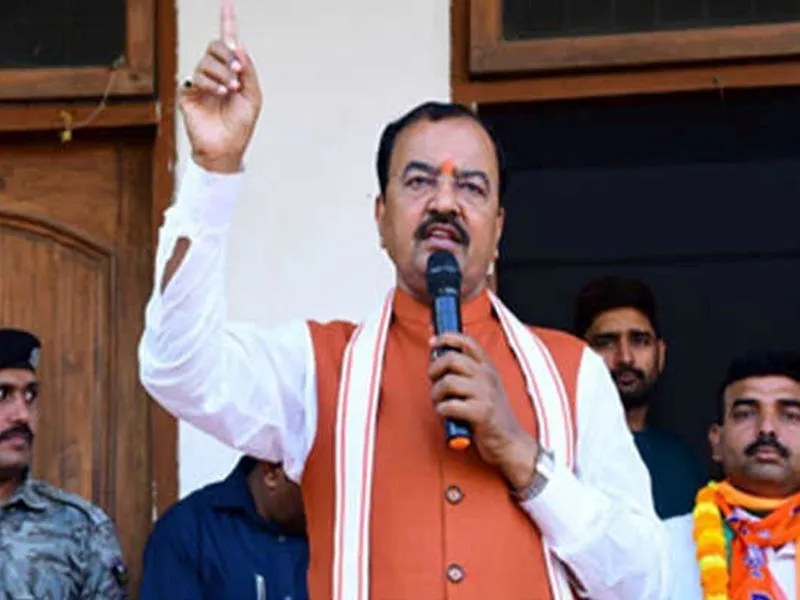 अखिलेश पर केशव का पलटवार, कहा- घुसपैठियों के खिलाफ कार्रवाई से सपा परेशान क्यों?