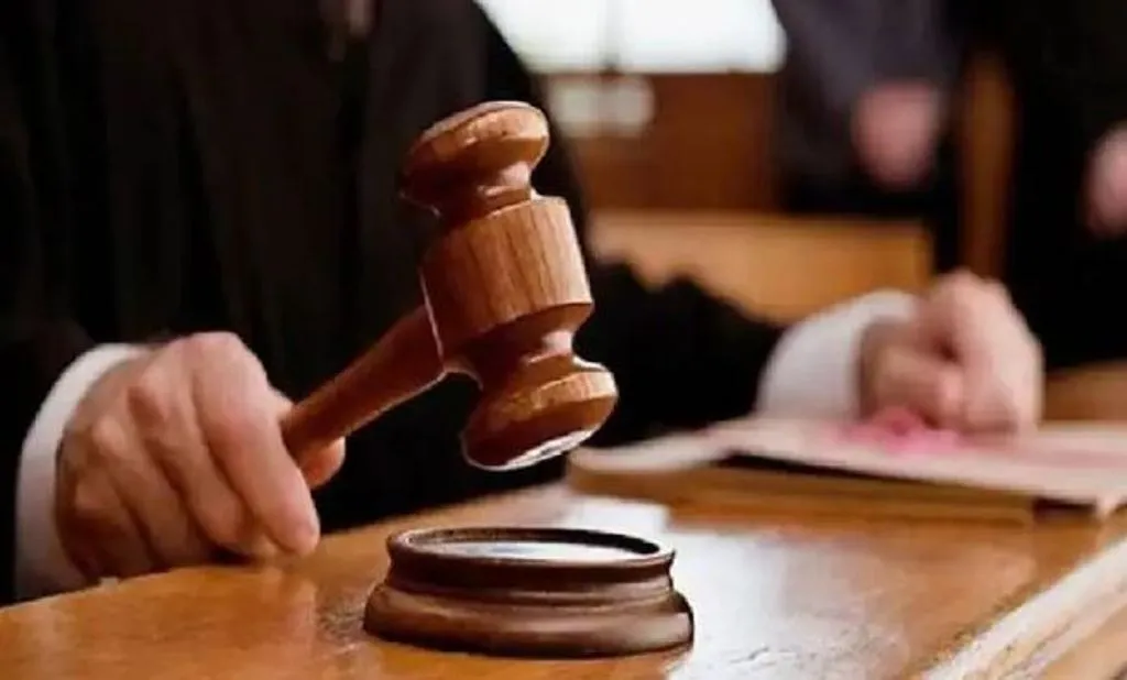 बरेली: बिथरी इंस्पेक्टर, दरोगा और लेखपाल के विरुद्ध रिपोर्ट दर्ज कराने को कोर्ट में अर्जी