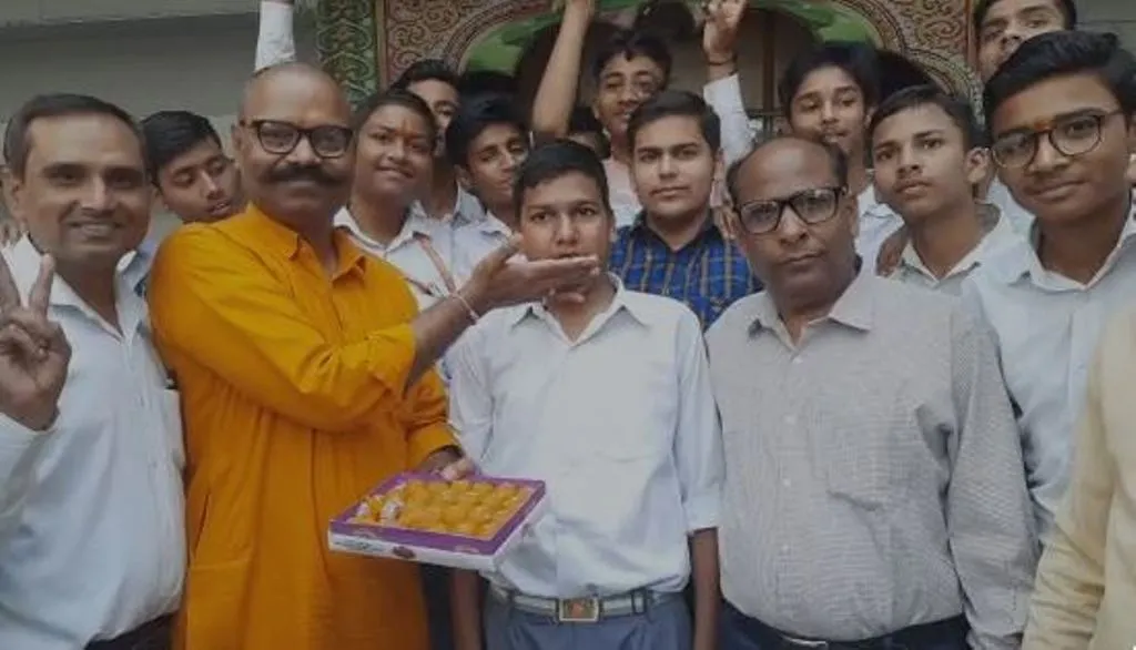 Bareilly: पिता की लगन और खुद की मेहनत से क्षितिज सक्सेना ने मंडल में दूसरा और यूपी में पांचवा स्थान किया प्राप्त