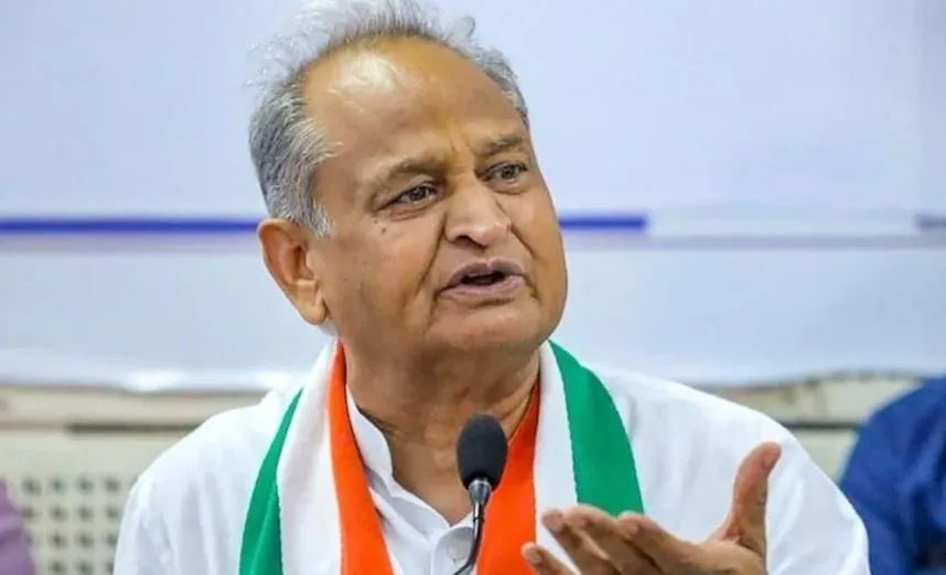 सरकार युवाओं के हितों से खिलवाड़ करने वाले व्यक्ति को दिलवाएगी सख्त सजा: गहलोत 