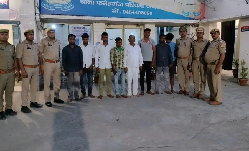 बरेली: जुए के अड्डे पर पुलिस ने मारा छापा, आठ जुआरियों को किया गिरफ्तार