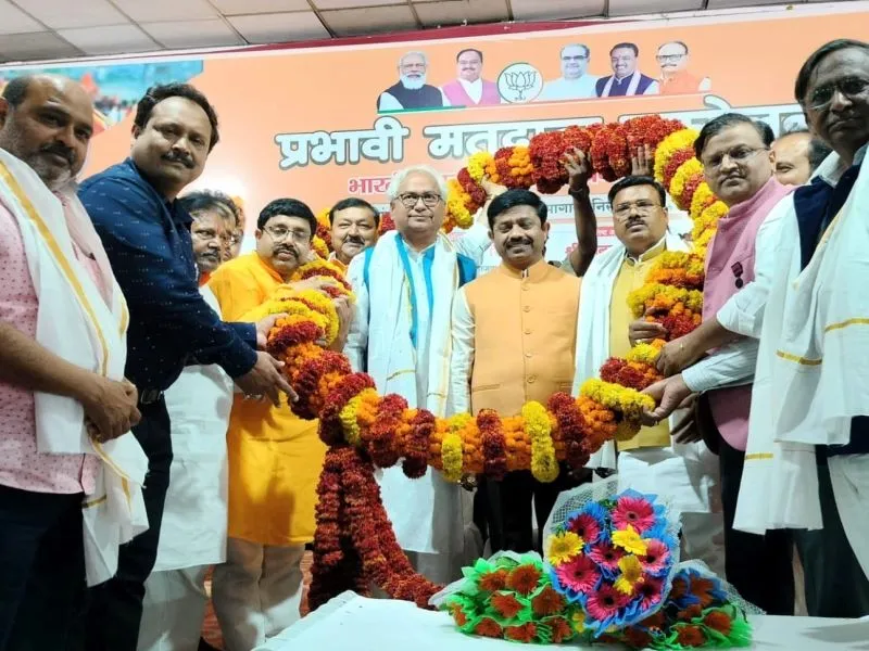 आप सभी प्रभावी मतदाता हैं, दुकान पर बैठे-बैठे माहौल बनाते हैं : नंद गोपाल नंदी 