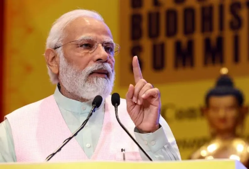 देशहित में निर्णय लें नौकरशाह, करदाताओं के पैसे को विकास में लगायें: PM मोदी