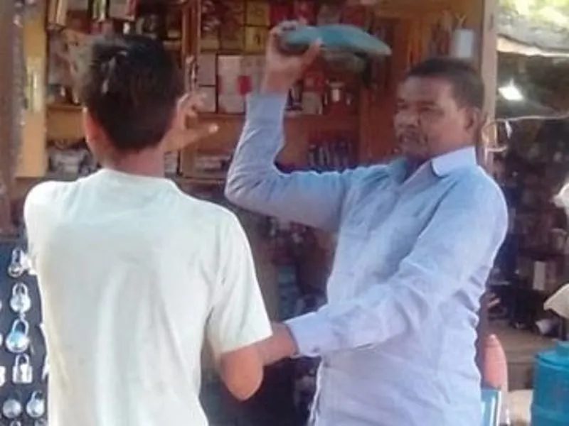प्रयागराज : चोरी के शक में दुकानदार ने किशोर को पीटा