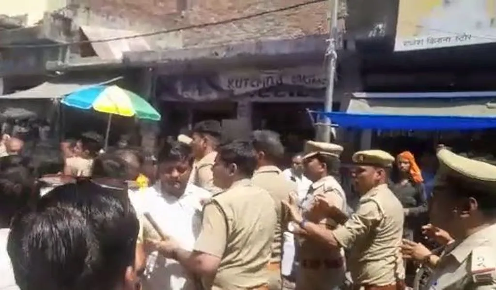 पीलीभीत: बीसलपुर में क्रय विक्रय समिति के चुनाव में मारपीट, जमकर चले लाठी-डंडे, देखें वीडियो