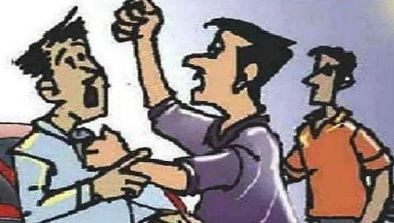 Pilibhit: ताकझांक करने से मना करना पड़ा भारी, दरवाजा तोड़कर दबंगों ने युवक को कर दिया लहूलुहान 