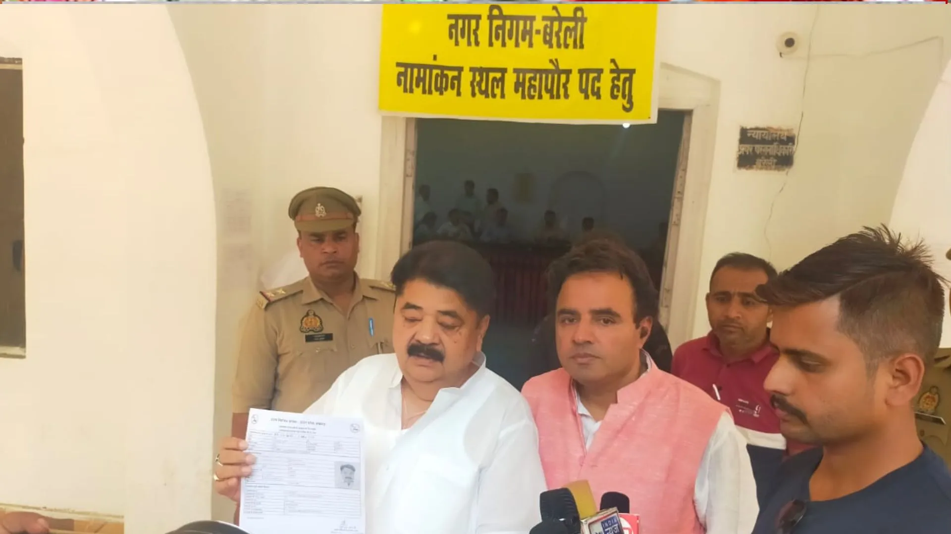 UP Nikay Chunav 2023: बरेली में सपा उम्मीदवार संजीव सक्सेना ने लिया अपना पर्चा वापस