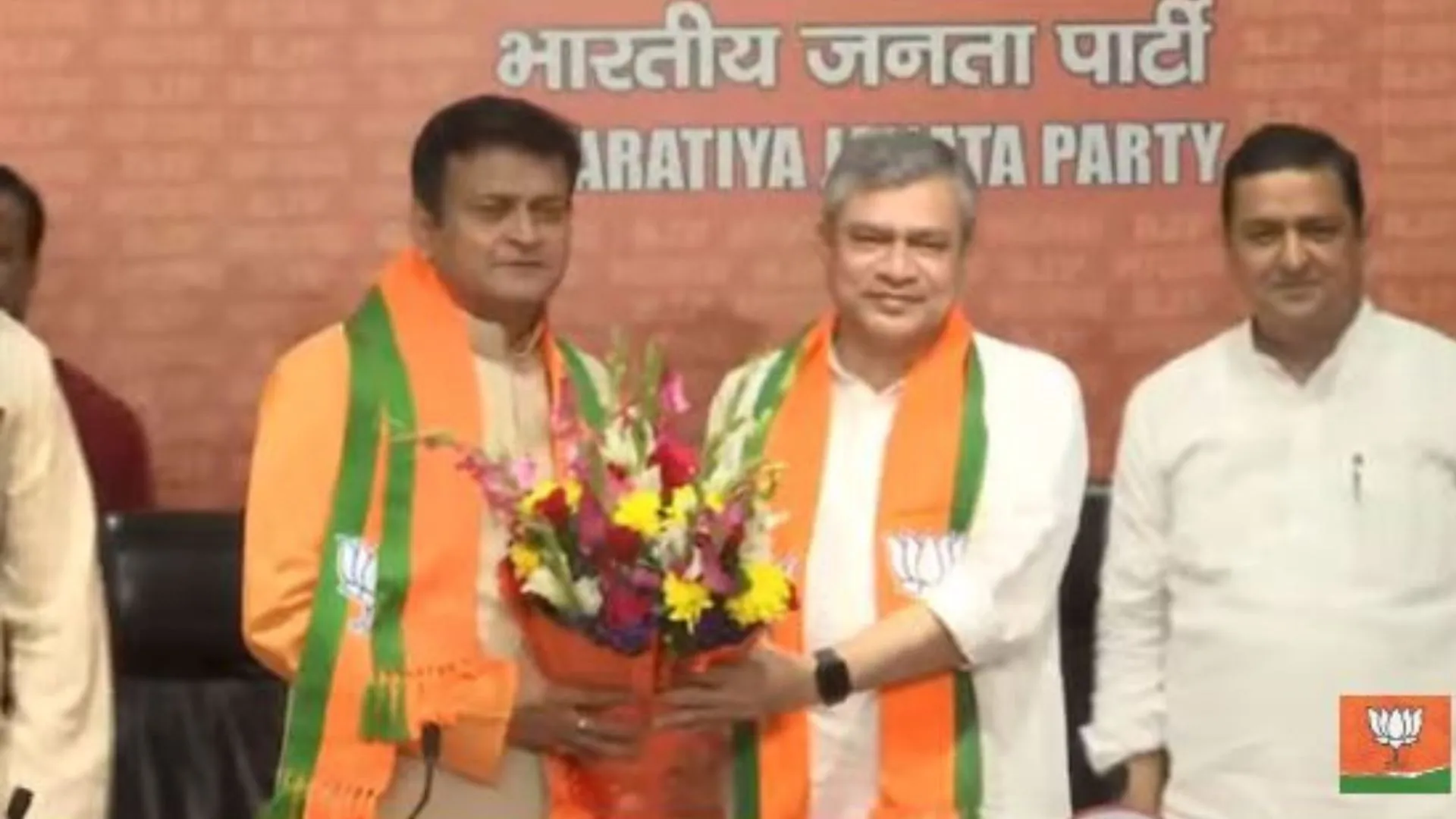 नीतीश कुमार के करीबी रहे अजय आलोक BJP में शामिल, विरोधियों पर हमला करने में हैं माहिर