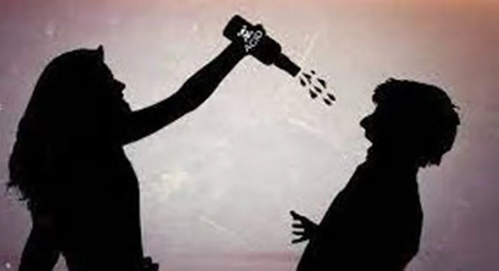 छत्तीसगढ़: प्यार में धोखा मिलने के बाद प्रेमिका ने विवाह समारोह के दौरान दूल्हे पर फेंका तेजाब, गिरफ्तार