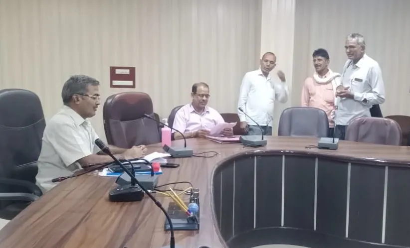 बरेली: साहब घर में शादी है, चुनाव ड्यूटी से छूट दे दीजिए