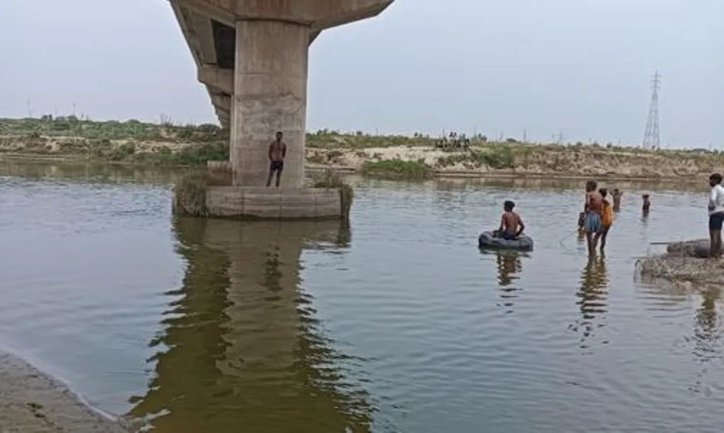 बदायूं: ताई के अंतिम संस्कार के बाद स्नान के दौरान पांच डूबे, किशोर समेत तीन भाइयों की मौत