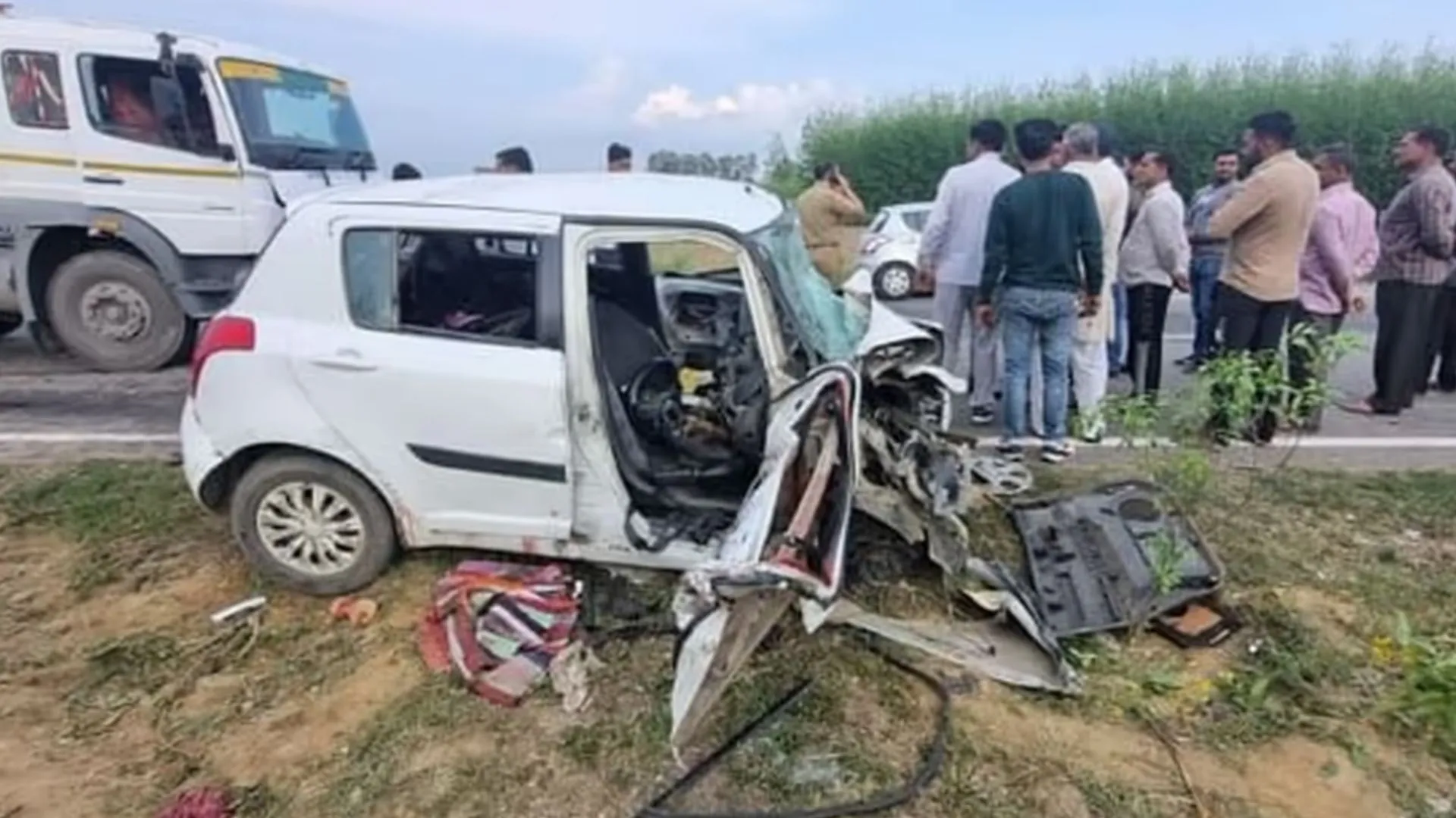 मुजफ्फरनगर : टैंकर और कार की टक्कर से तीन लोगों की मौत, दो गंभीर रूप से घायल 