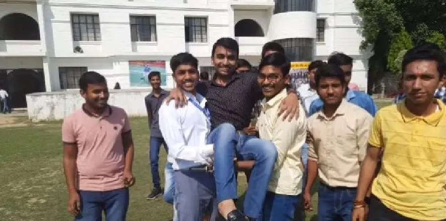 बरेली: सोशल मीडिया रहा पढ़ाई में कारगर, आदित्य गंगवार ने इंटर में 95 फीसदी अंक किए हासिल