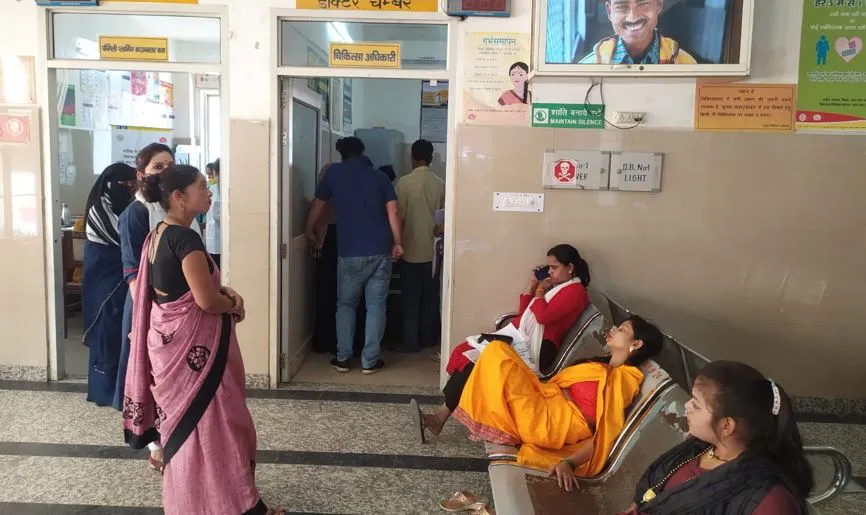बरेली: तीन डॉक्टर रिलीव, महिला अस्पताल में मरीजों के इलाज का संकट