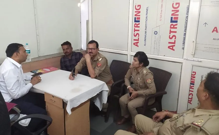 रामपुर: जिला अस्पताल में ईएमओ ने सीटी स्कैन इंचार्ज के जड़ा थप्पड़, मची अफरा-तफरी