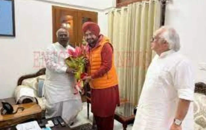 नवजोत सिंह सिद्धू ने की कांग्रेस अध्यक्ष से मुलाकात, कहा- विश्वसनीयता का दूसरा नाम है मल्लिकार्जुन खरगे