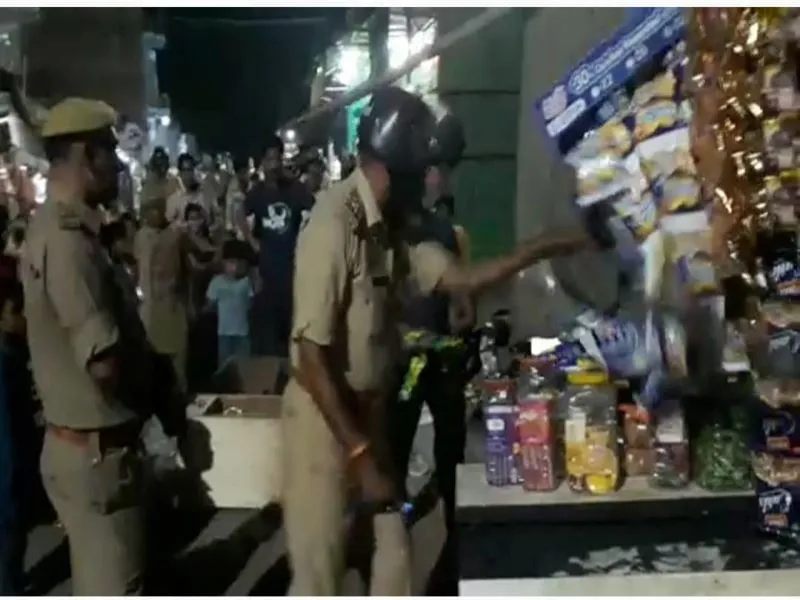 बहराइच : चेतावनी के बाद भी नहीं हटाई दुकान कहते ही सामान फेंका